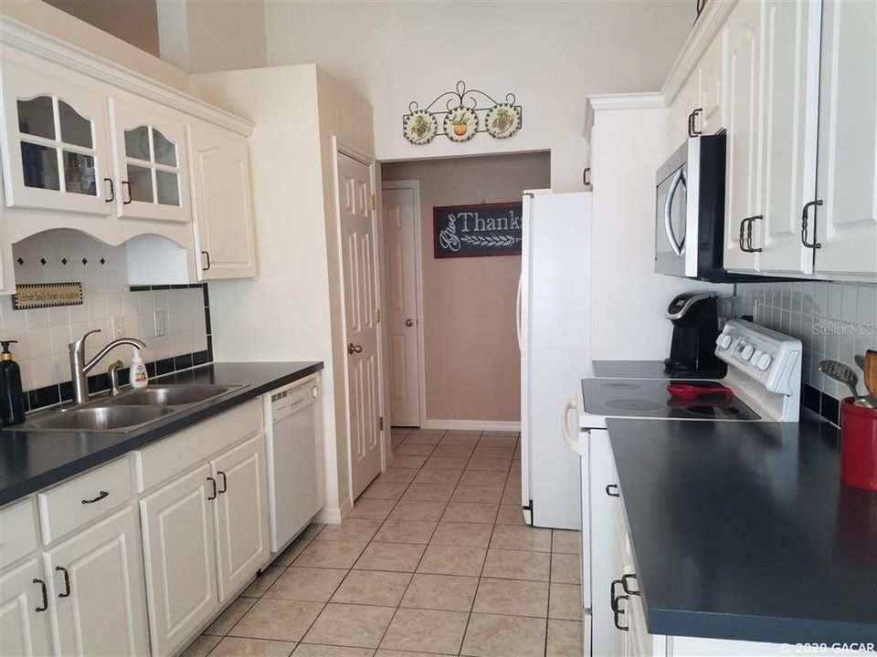 Recently Sold: $259,900 (3 beds, 2 baths, 1606 Square Feet)