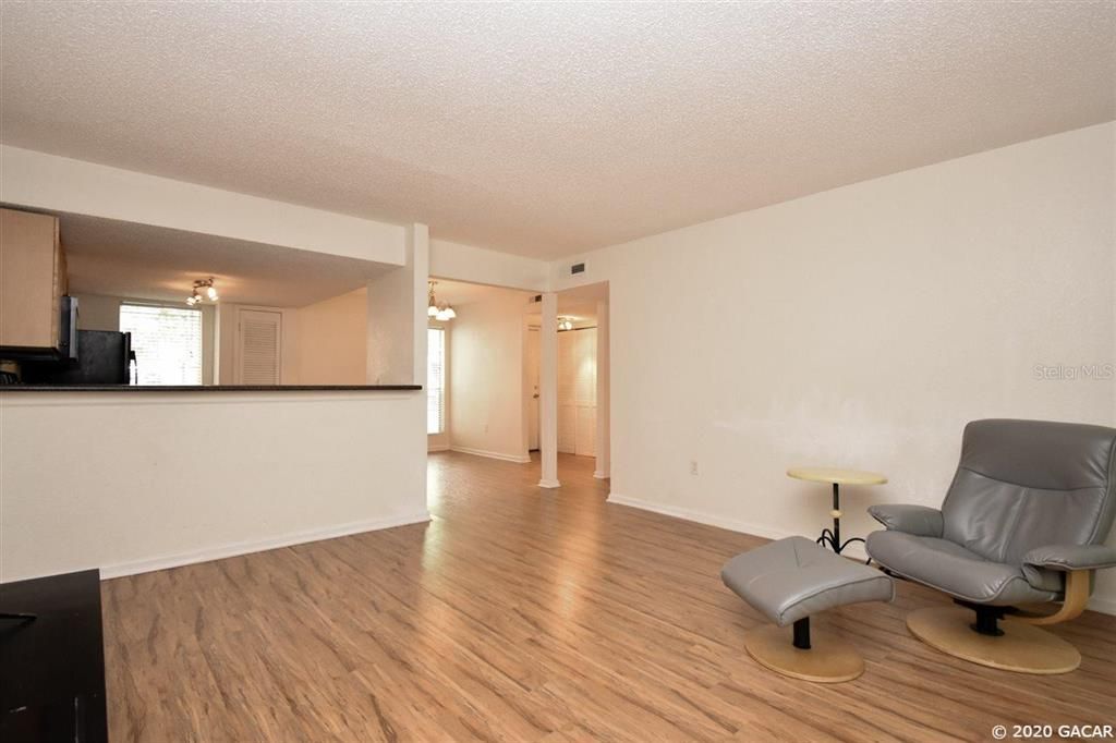 Recently Rented: $865 (1 beds, 1 baths, 1070 Square Feet)