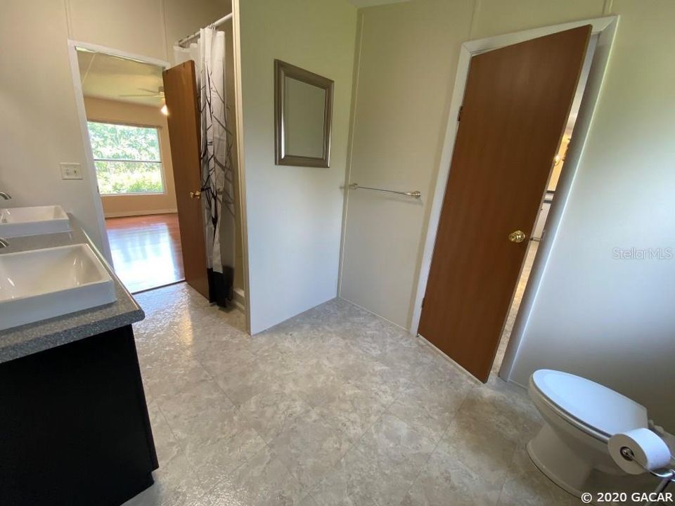 Vendido Recientemente: $135,500 (4 camas, 2 baños, 1620 Pies cuadrados)