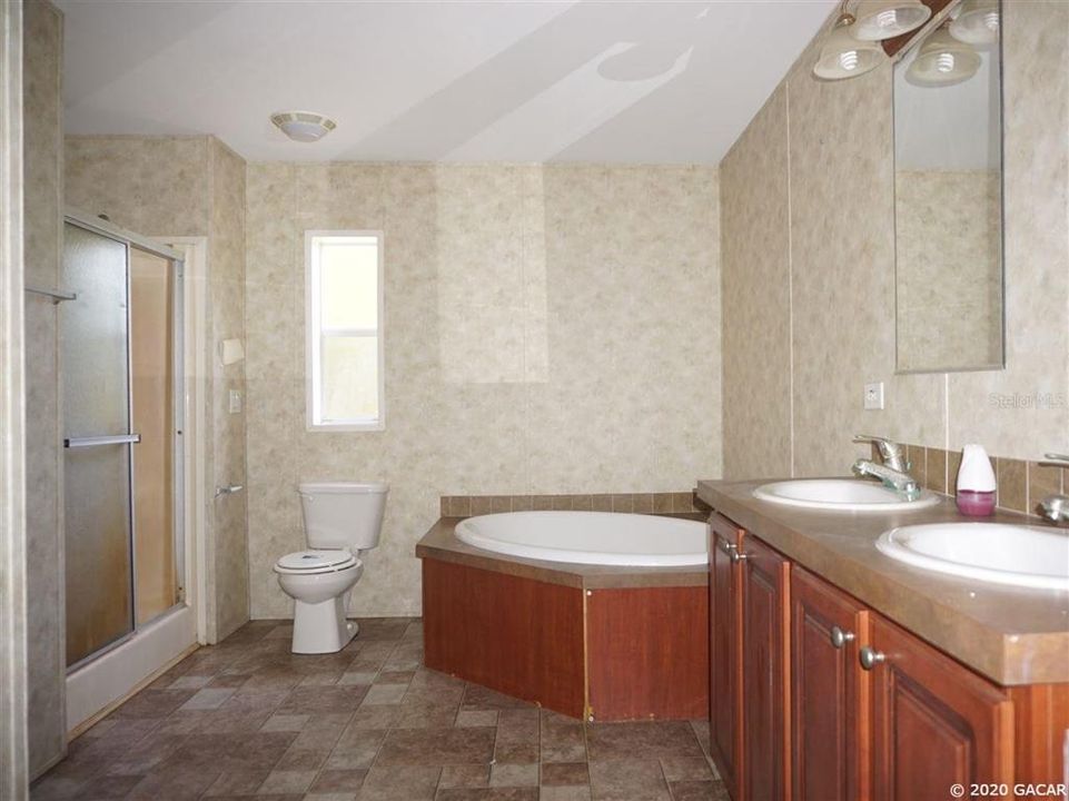 最近售出: $56,700 (4 贝兹, 2 浴室, 1562 平方英尺)