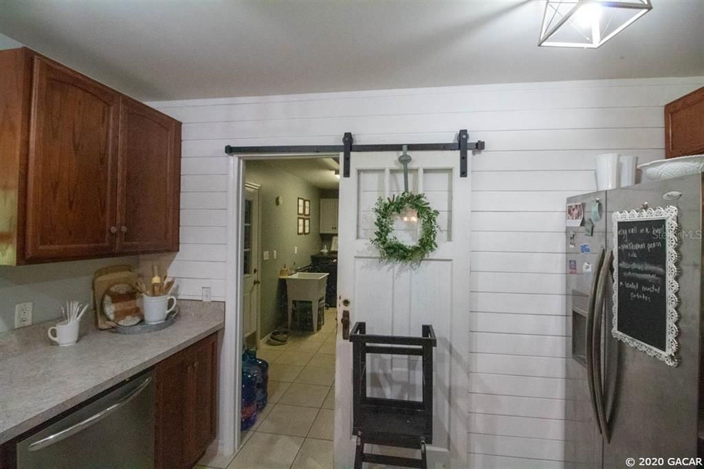 Recently Sold: $319,000 (3 beds, 2 baths, 1920 Square Feet)