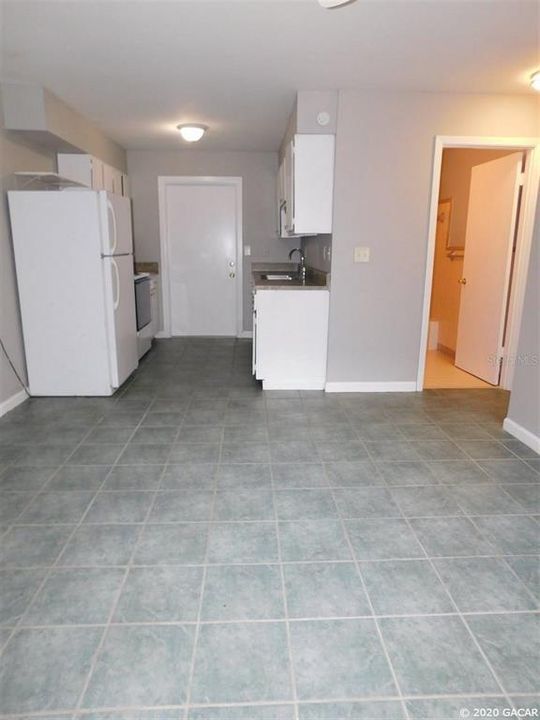 Recently Rented: $650 (2 beds, 1 baths, 648 Square Feet)