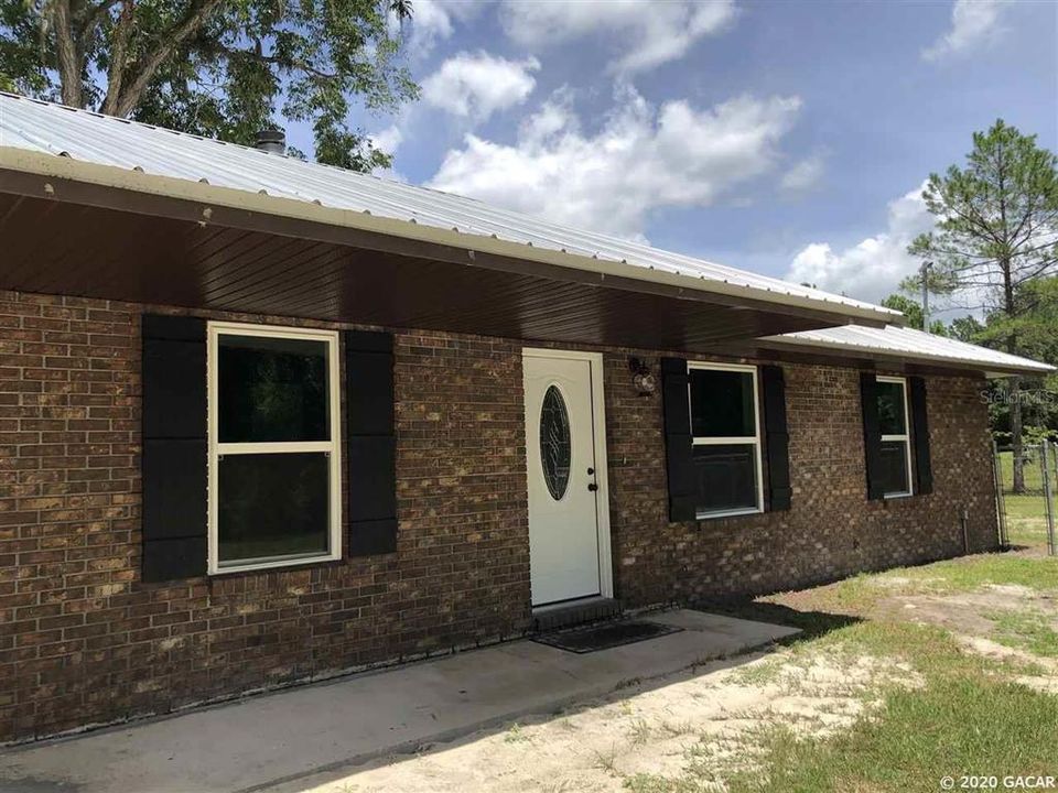 Recently Sold: $158,000 (3 beds, 2 baths, 1134 Square Feet)