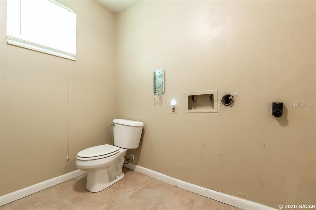 最近售出: $170,000 (3 贝兹, 2 浴室, 1471 平方英尺)