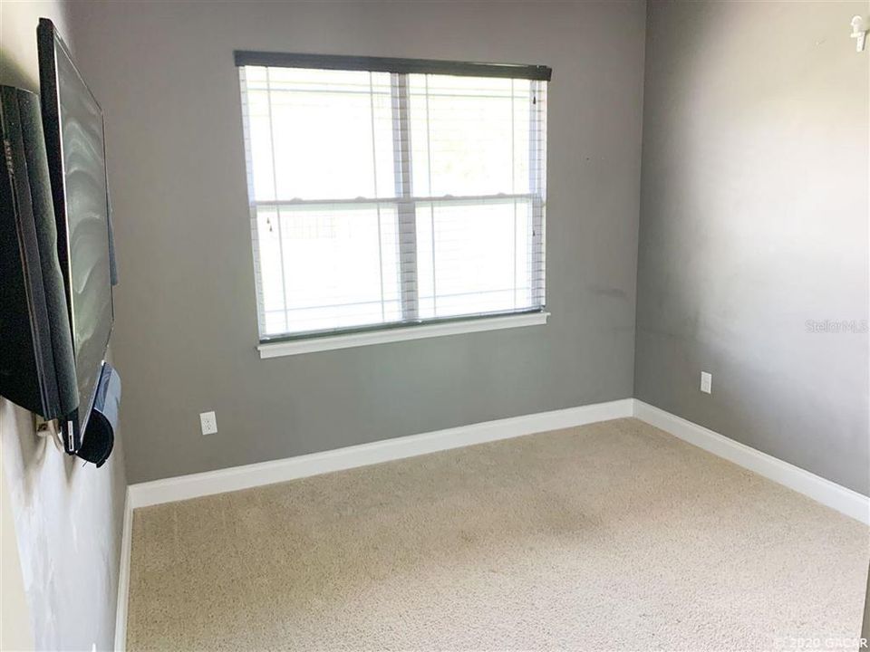 Recently Rented: $1,700 (3 beds, 2 baths, 1463 Square Feet)