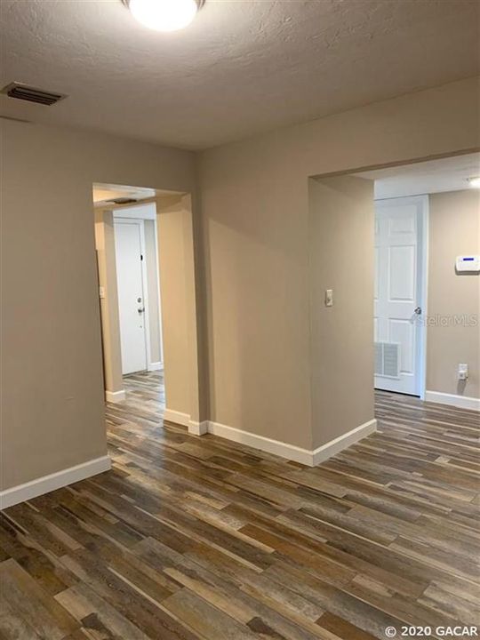 Recently Rented: $1,600 (3 beds, 2 baths, 2368 Square Feet)