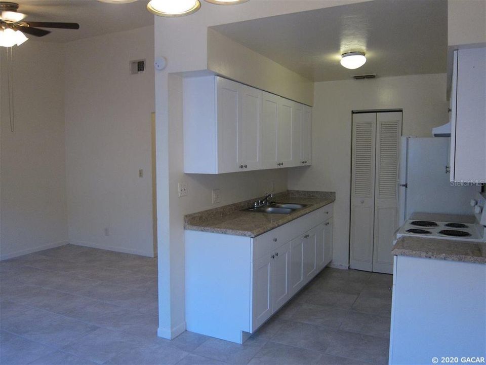 Recently Rented: $725 (2 beds, 1 baths, 788 Square Feet)
