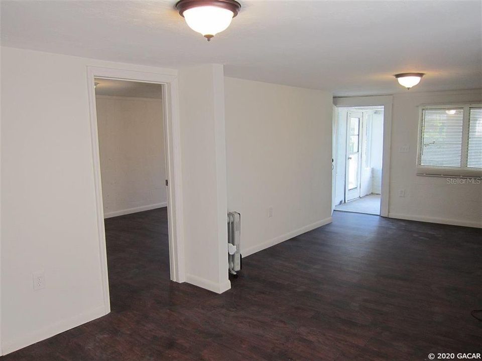 Recently Rented: $825 (2 beds, 1 baths, 882 Square Feet)