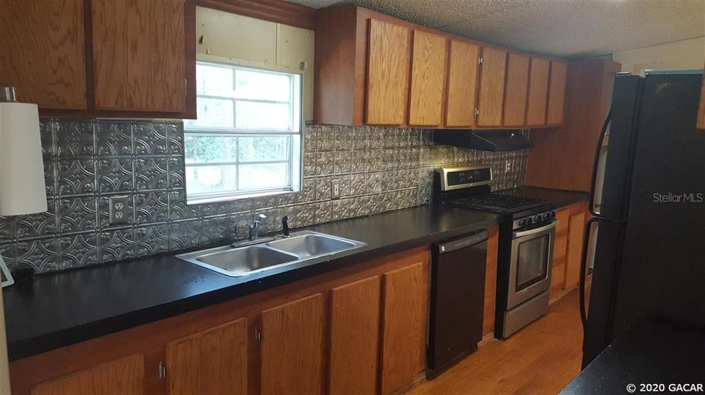 Recently Sold: $84,000 (3 beds, 2 baths, 1152 Square Feet)