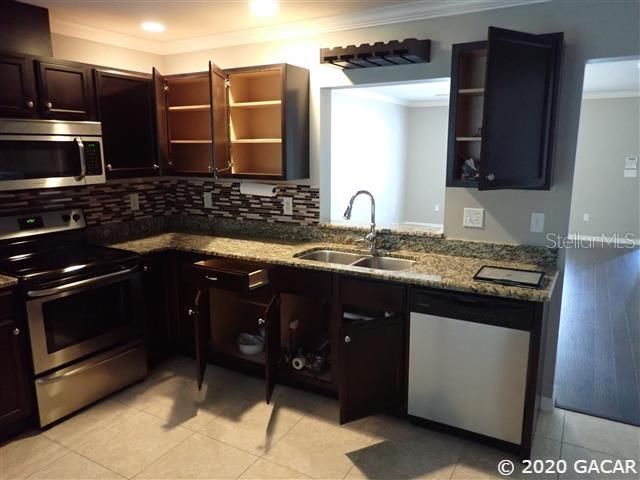 Recently Sold: $190,500 (3 beds, 2 baths, 1428 Square Feet)