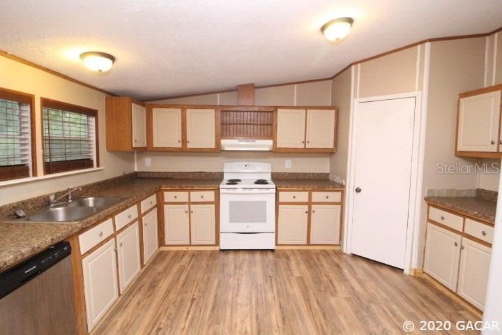 Recently Sold: $105,000 (4 beds, 2 baths, 1560 Square Feet)