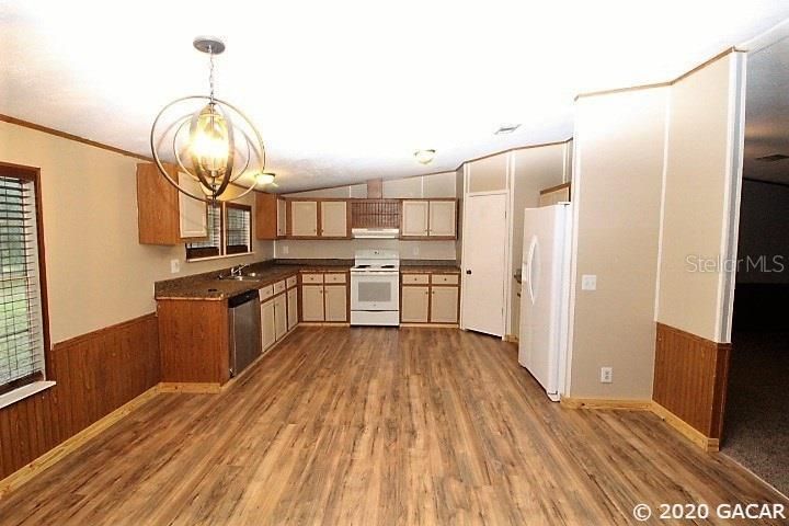 Recently Sold: $105,000 (4 beds, 2 baths, 1560 Square Feet)