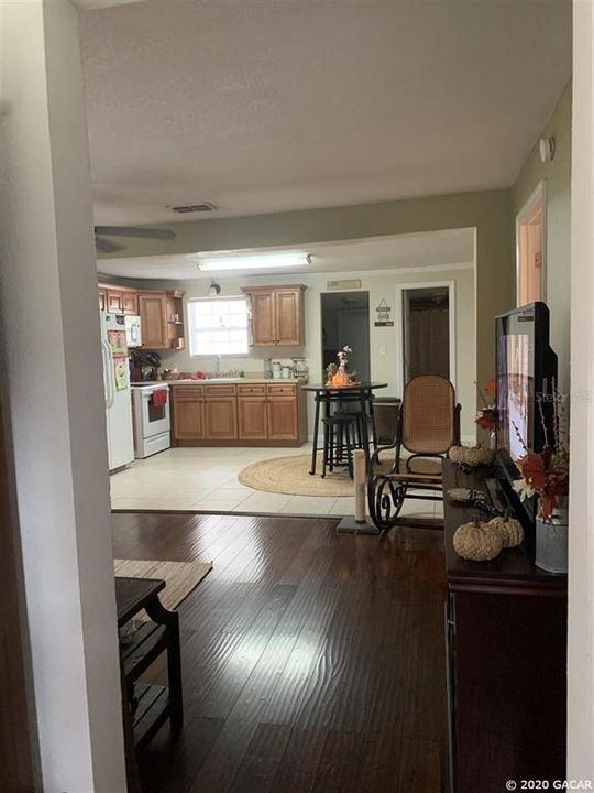 Recently Sold: $119,900 (3 beds, 1 baths, 928 Square Feet)