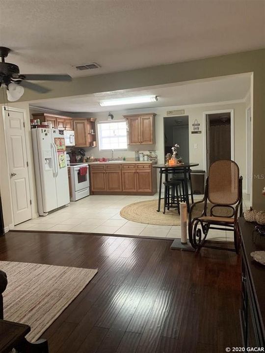 Recently Sold: $119,900 (3 beds, 1 baths, 928 Square Feet)