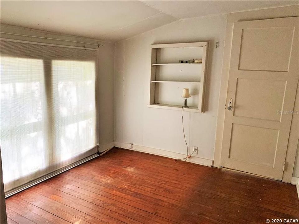 Vendido Recientemente: $79,000 (3 camas, 2 baños, 1490 Pies cuadrados)