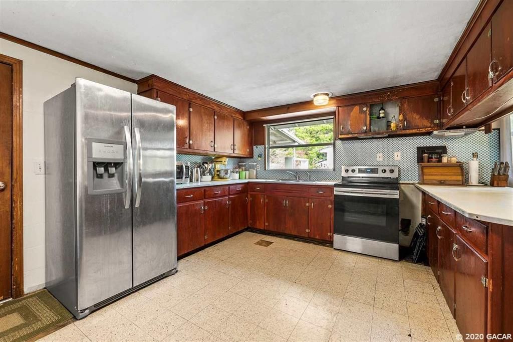 Vendido Recientemente: $270,000 (3 camas, 2 baños, 2220 Pies cuadrados)