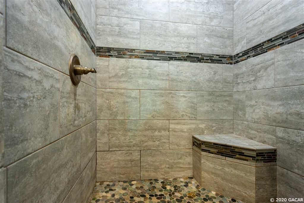 最近售出: $209,900 (3 贝兹, 2 浴室, 1223 平方英尺)