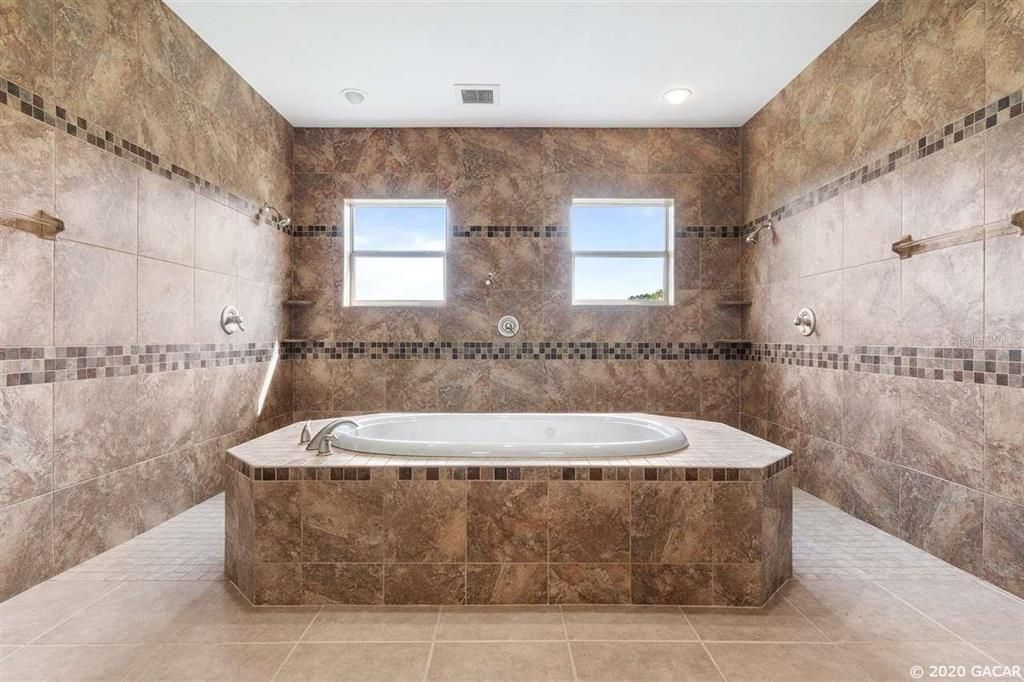 Недавно продано: $585,000 (5 спален, 3 ванн, 4212 Квадратных фут)
