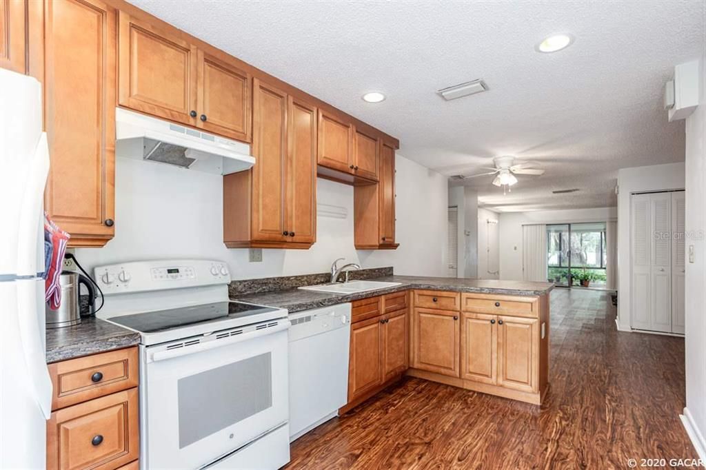 Recently Sold: $144,000 (2 beds, 2 baths, 1152 Square Feet)