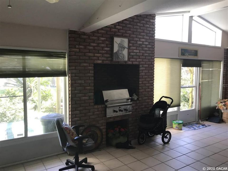 Vendido Recientemente: $399,900 (3 camas, 2 baños, 3109 Pies cuadrados)