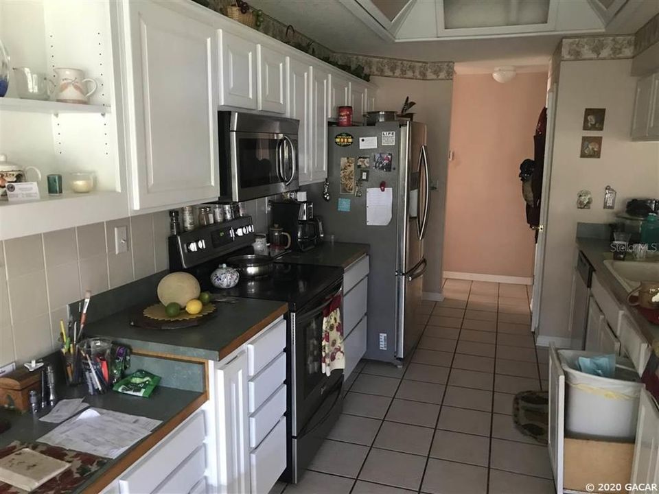 Vendido Recientemente: $399,900 (3 camas, 2 baños, 3109 Pies cuadrados)