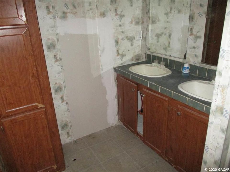 Vendido Recientemente: $65,000 (4 camas, 2 baños, 2280 Pies cuadrados)