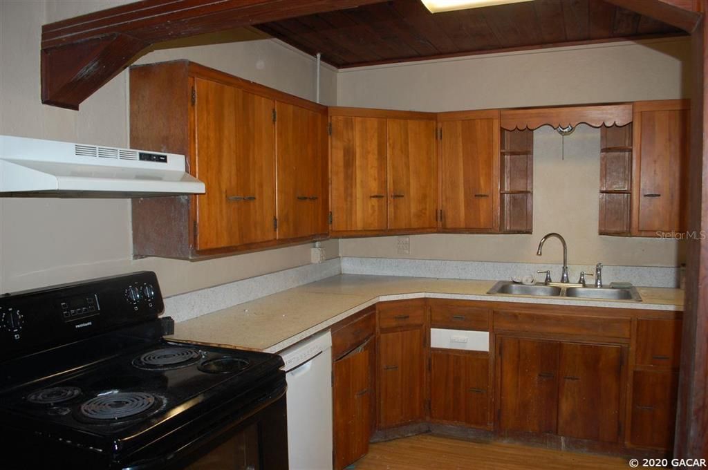 Vendido Recientemente: $151,000 (4 camas, 2 baños, 1684 Pies cuadrados)