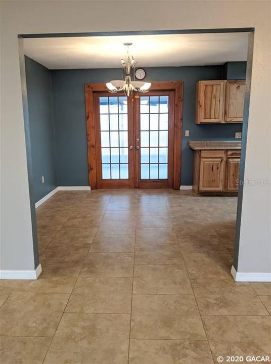 Recently Sold: $144,900 (3 beds, 1 baths, 1352 Square Feet)