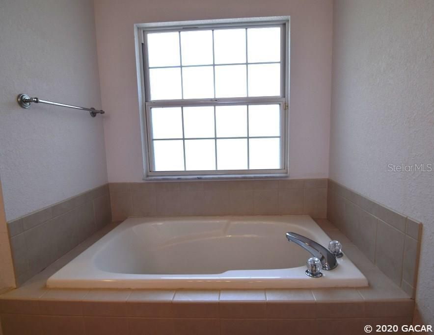Недавно продано: $230,000 (3 спален, 2 ванн, 1799 Квадратных фут)