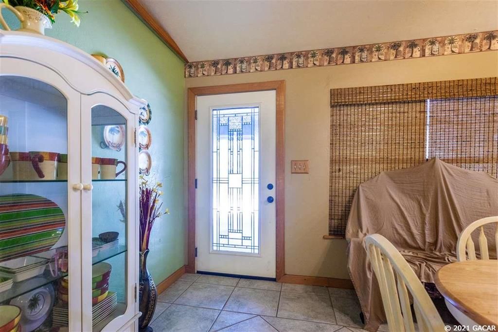 Recently Sold: $282,000 (3 beds, 2 baths, 1719 Square Feet)