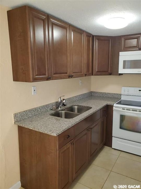 Recently Rented: $1,220 (3 beds, 1 baths, 800 Square Feet)