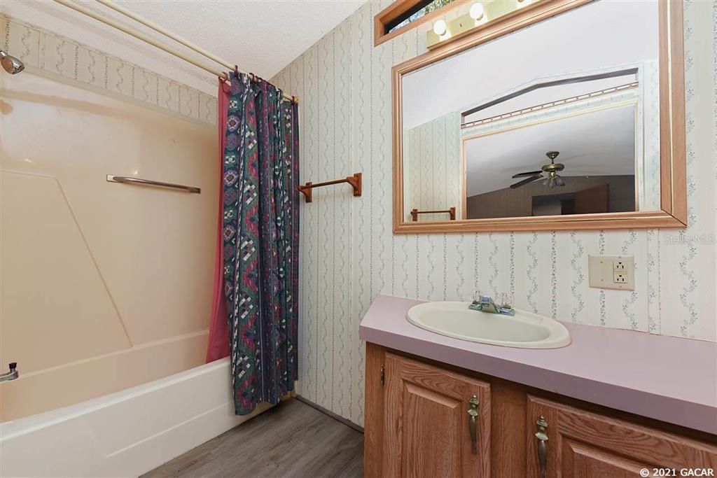 最近售出: $112,707 (2 贝兹, 2 浴室, 924 平方英尺)