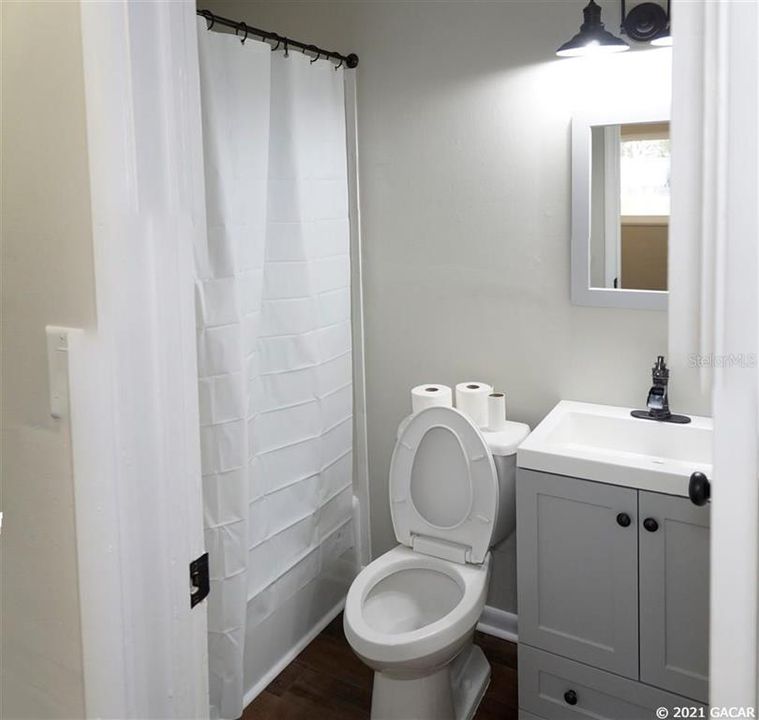 最近售出: $150,000 (3 贝兹, 2 浴室, 925 平方英尺)