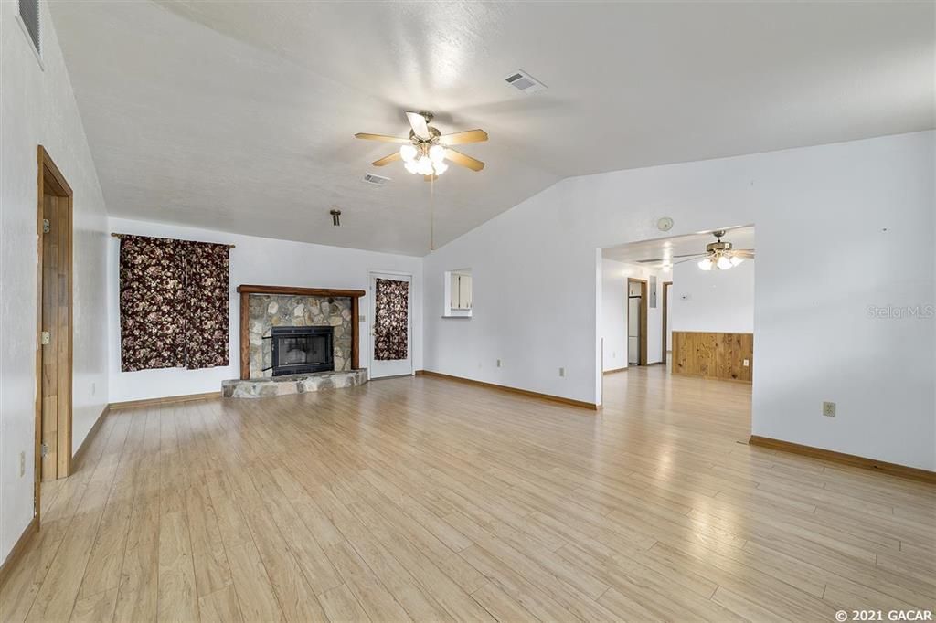 Recently Sold: $220,000 (3 beds, 2 baths, 1848 Square Feet)