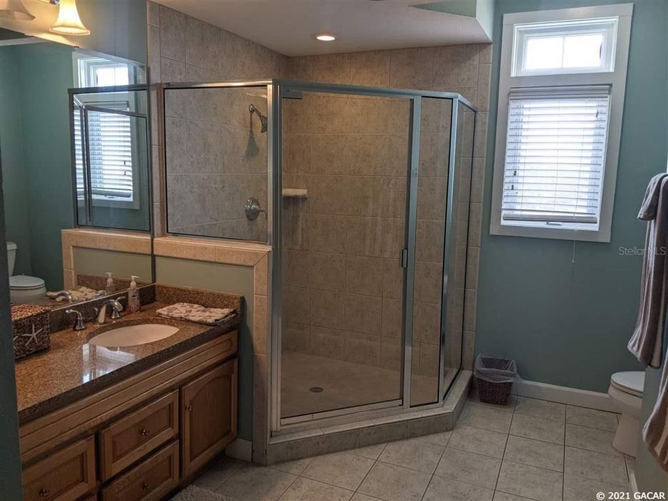 最近售出: $229,900 (2 贝兹, 2 浴室, 1288 平方英尺)