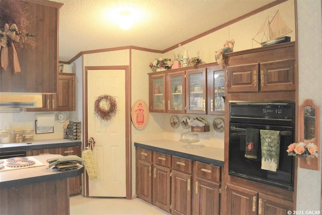 Recently Sold: $95,900 (3 beds, 2 baths, 1782 Square Feet)