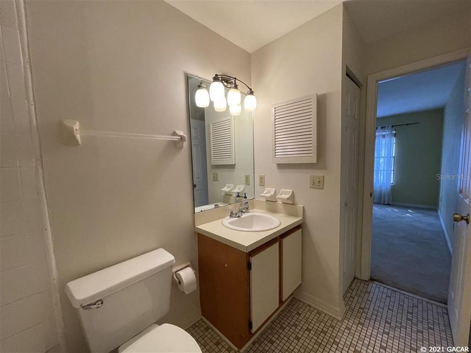 最近售出: $95,000 (2 贝兹, 2 浴室, 968 平方英尺)