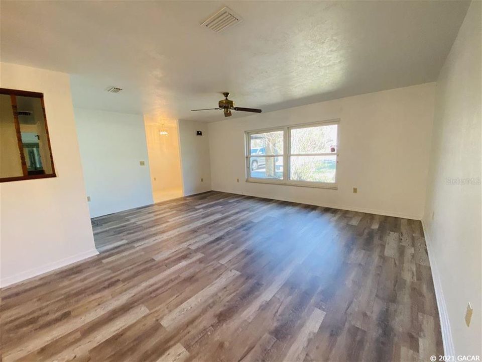 Vendido Recientemente: $174,500 (2 camas, 2 baños, 1802 Pies cuadrados)