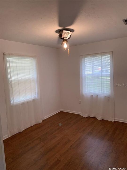 Recently Sold: $165,000 (3 beds, 2 baths, 1394 Square Feet)