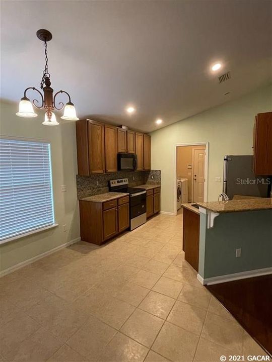 Recently Rented: $1,800 (3 beds, 2 baths, 1504 Square Feet)