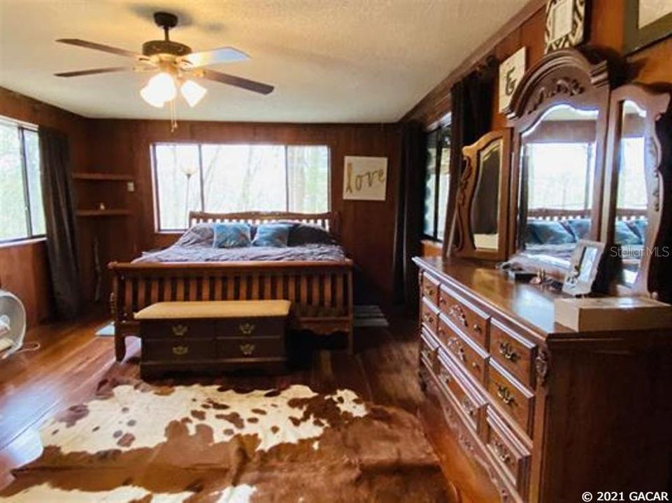 Недавно продано: $285,000 (3 спален, 2 ванн, 2556 Квадратных фут)