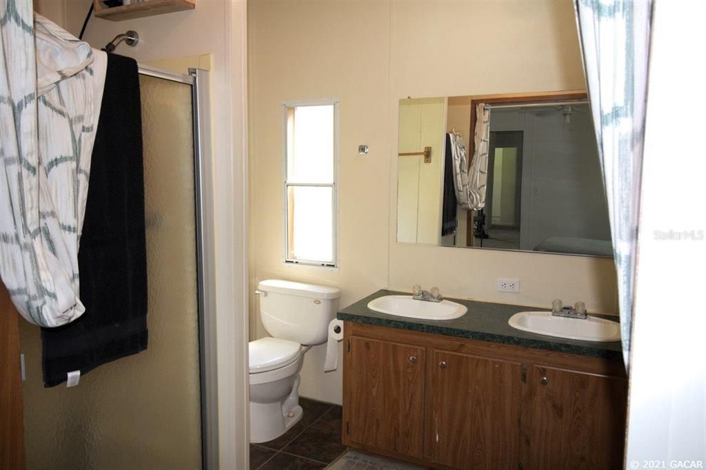 最近售出: $122,000 (3 贝兹, 2 浴室, 1296 平方英尺)