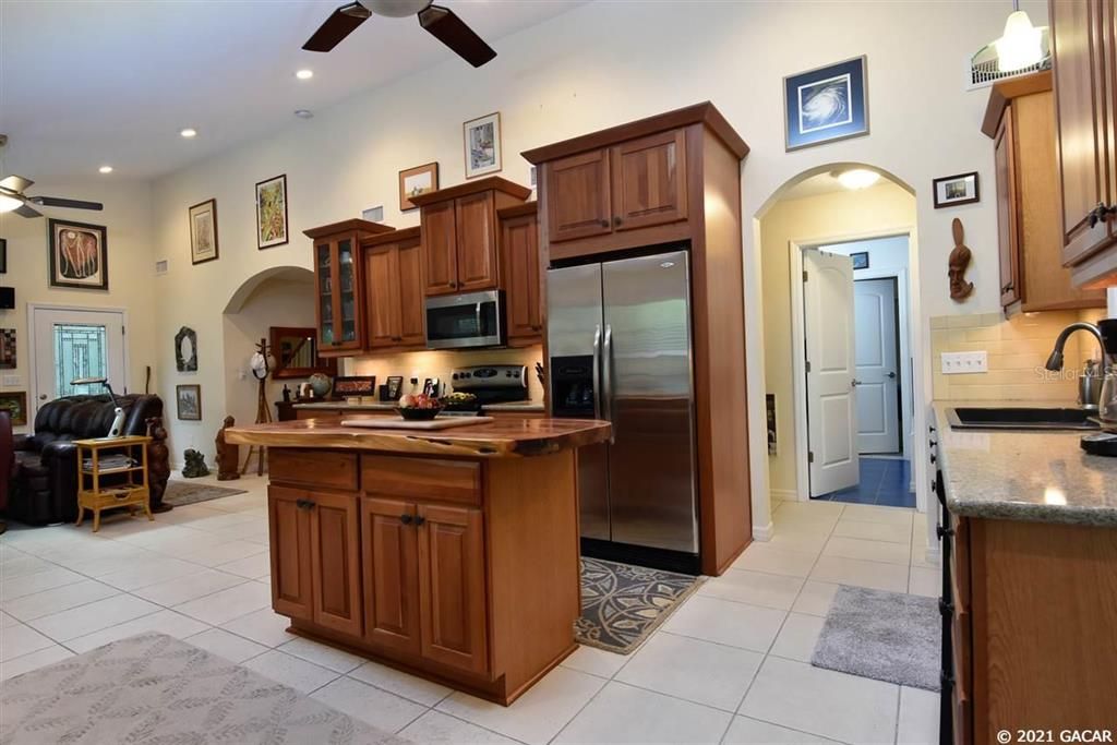 Recently Sold: $289,000 (2 beds, 2 baths, 1720 Square Feet)