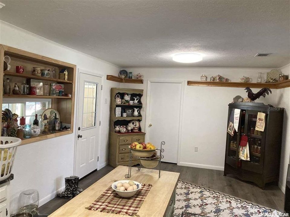 Recently Sold: $159,000 (2 beds, 2 baths, 1456 Square Feet)
