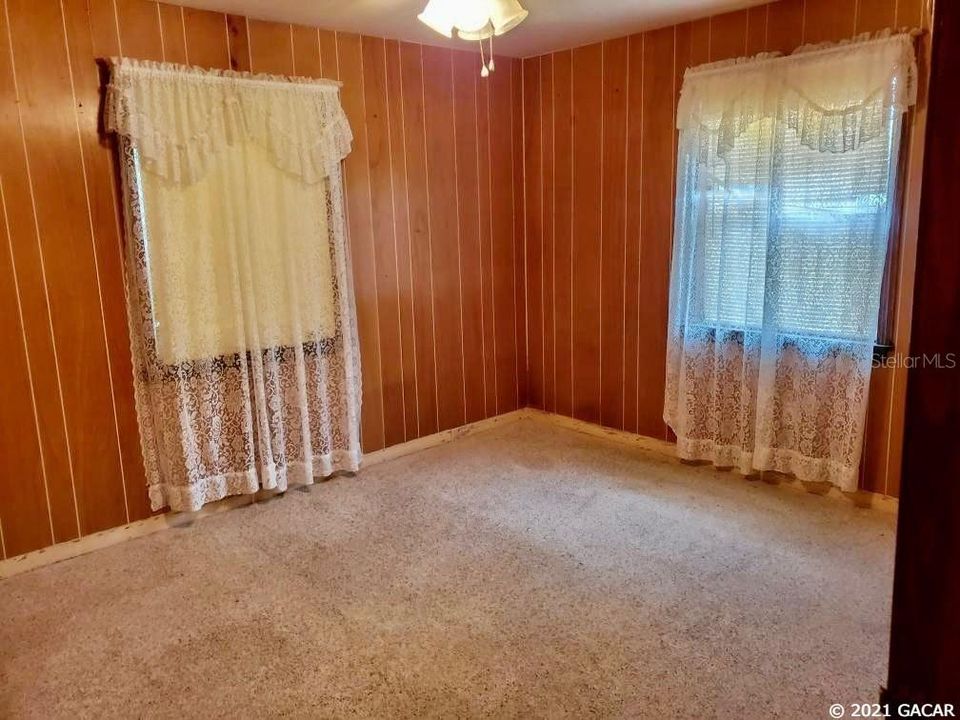 Recently Sold: $125,000 (2 beds, 1 baths, 1045 Square Feet)