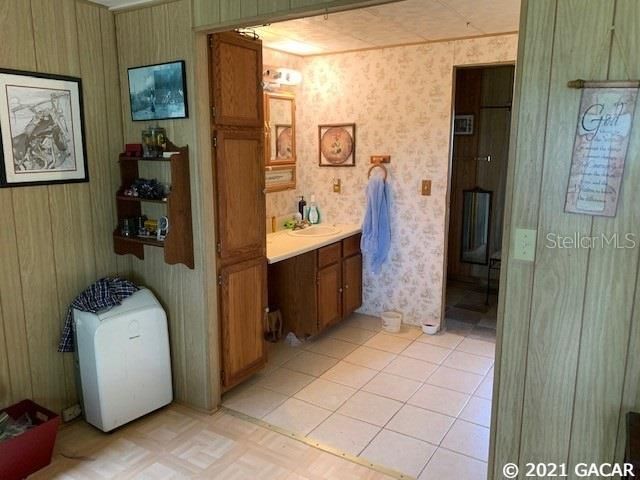 Recently Sold: $90,000 (3 beds, 2 baths, 1435 Square Feet)