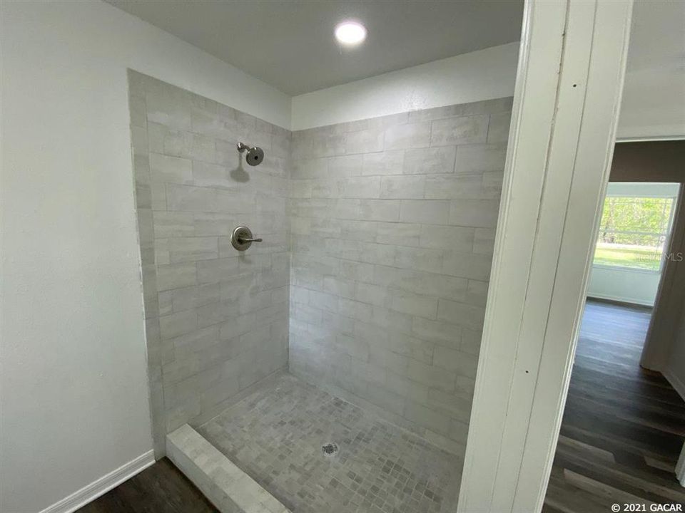 最近售出: $239,900 (3 贝兹, 2 浴室, 2000 平方英尺)