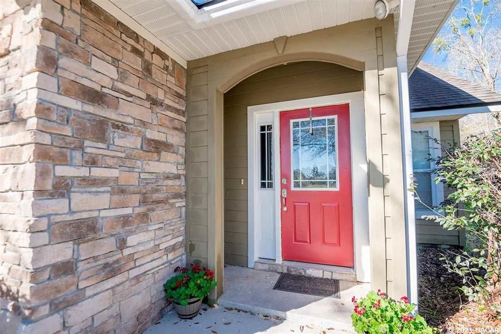 Recently Sold: $289,900 (3 beds, 2 baths, 1706 Square Feet)