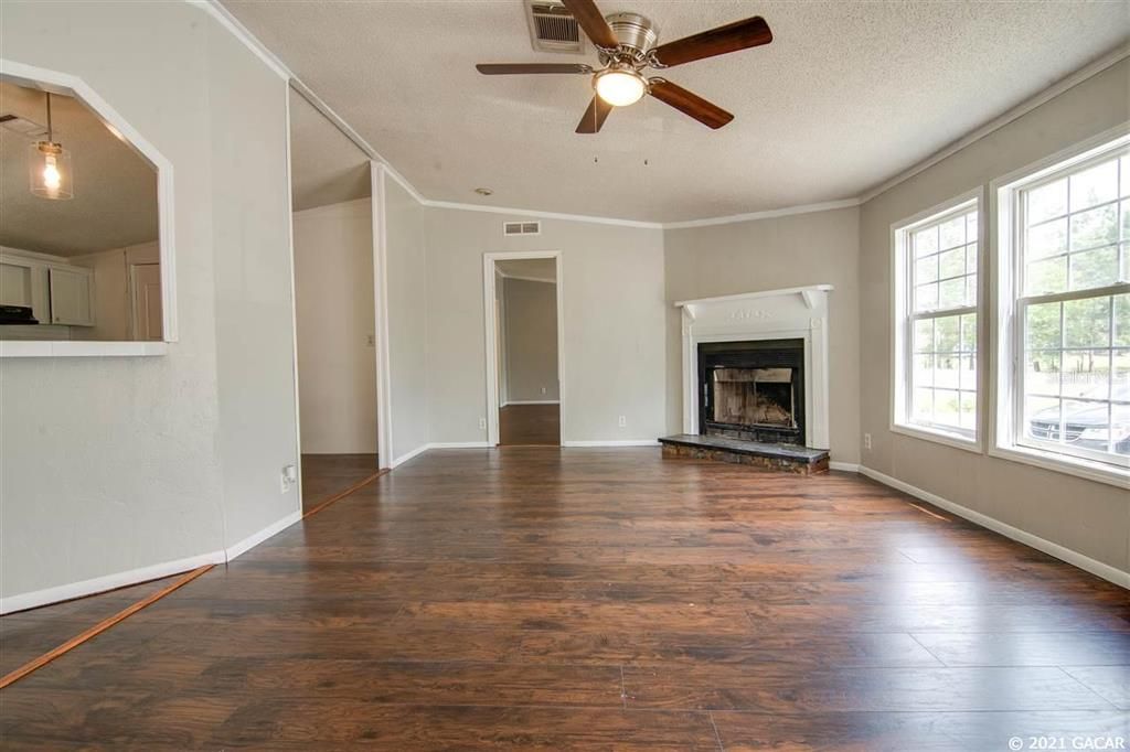 Recently Sold: $125,000 (5 beds, 3 baths, 2052 Square Feet)