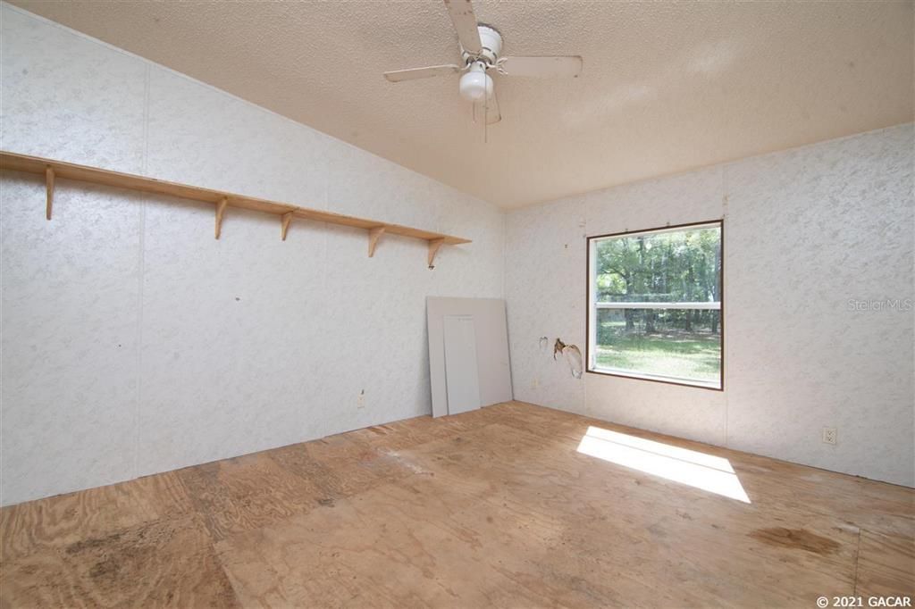 Recently Sold: $75,000 (3 beds, 2 baths, 1984 Square Feet)